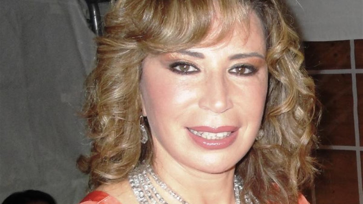 بعد إقرارها بحق المساكنة.. لماذا اختارت إيناس الدغيدي الزواج بعد السبعين؟