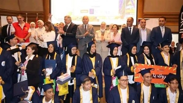 محافظ القاهرة يشهد تكريم طلاب الثانوية العامة بمستشفى سرطان الأطفال 57357