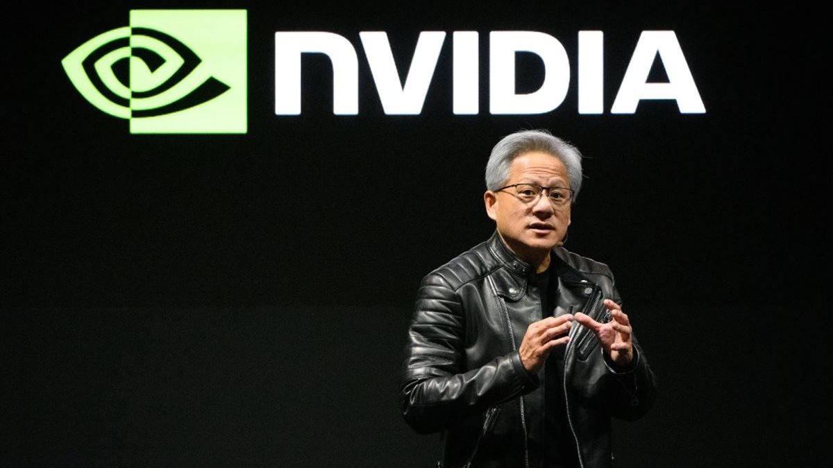 منصة واحدة لا تكفي.. رئيس إنفيديا يكشف عن روبوت الدردشة المفضل لديه