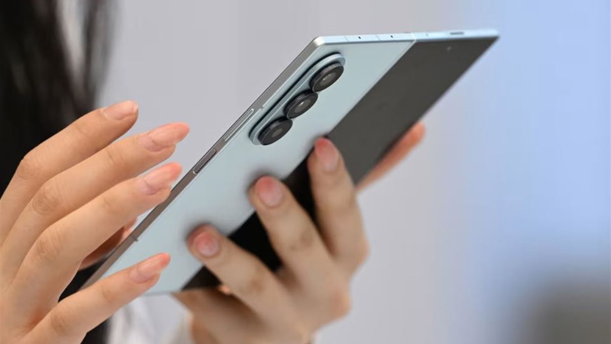 أضخم هاتف من سامسونج قادم قريبا.. مزيج بين الموبايل والتابلت