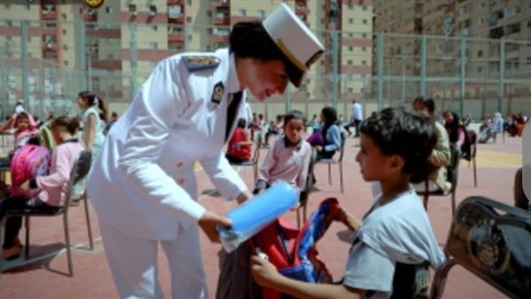 «الداخلية» توزع حقائب مدرسية على الأيتام والمناطق الحضارية