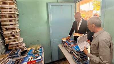 وزير التعليم اثناء تفقد مخزن الكتب في مدرسة حكومية بالقاهرة: الكلام واضح.. الكل يستلم الكتب دون التقييد بالمصروفات