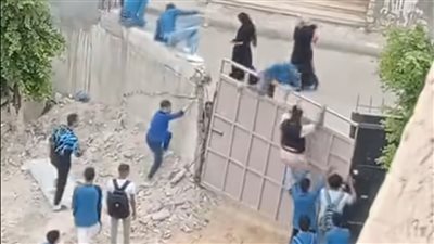 التعليم لتحيا مصر عن فيديو هروب الطلبة من على سور المدرسة فى أول يوم دراسي: قديم من سنتين فاتوا
