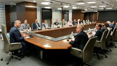 البترول: تنويع مزيج الطاقة وزيادة الاعتماد على مصادر الطاقة المتجددة