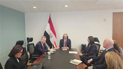 وزير الاتصالات يجري مباحثات مع شركات عالمية في مجالات التعهيد لجذبهم إلى مصر