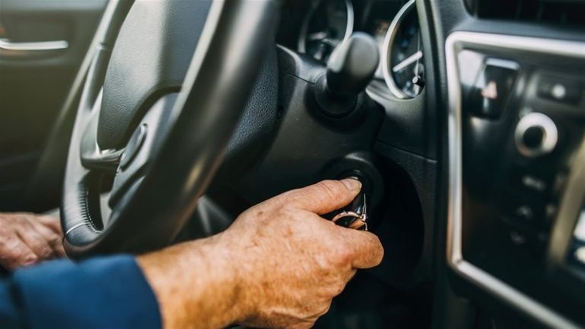 هل تواجه صعوبة في تشغيل محرك السيارة في الصباح؟ إليك السبب