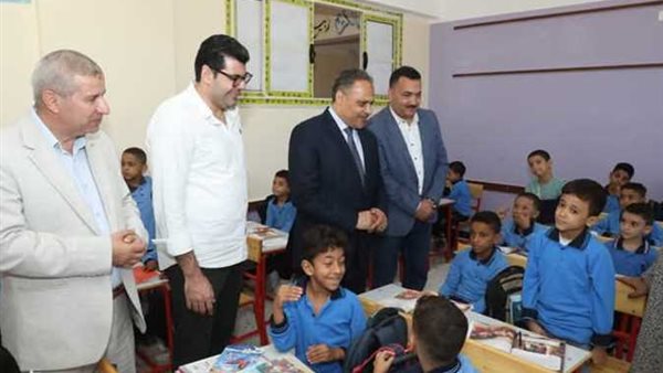 احتفالاً بالعيد القومي.. محافظ الشرقية يفتتح مدرستين بمركز أبوحماد