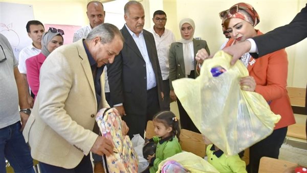 محافظ بورسعيد يدرس إمكانية فتح فصل تجريبي وثانوي بمدرسة أرض الفيروز ببورسعيد