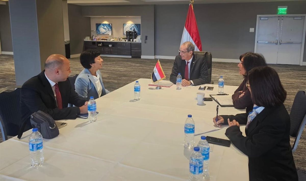 الدكتور عمرو طلعت وزير الاتصالات 