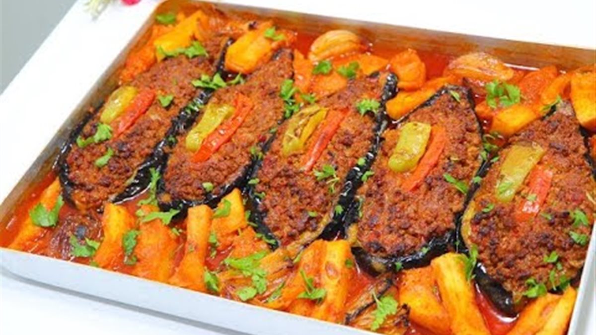 باذنجان محشي باللحم المفروم.. أكلة شهية وسهلة التحضير في البيت
