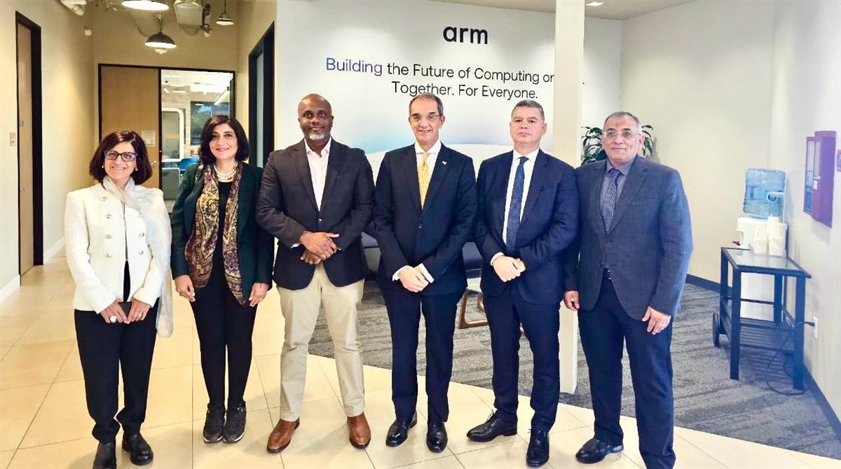 الدكتور عمرو طلعت وزير الاتصالات وتكنولوجيا المعلومات 