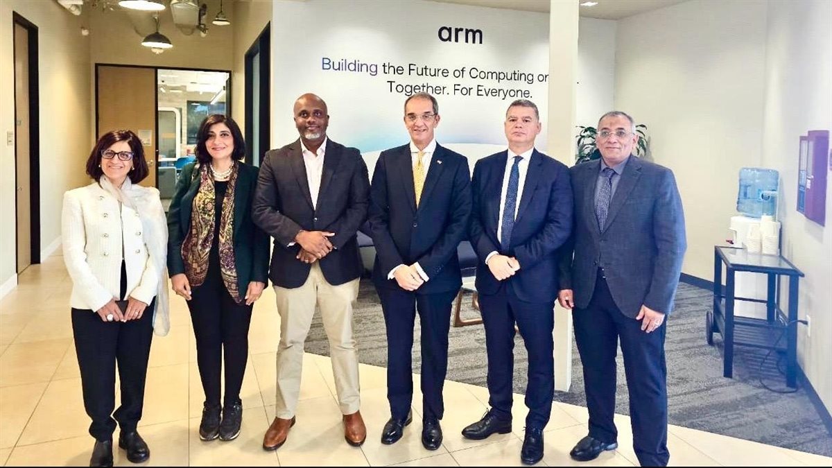 وزير الاتصالات يناقش مع مسئولي شركة Nvidia فتح آفاق للتعاون في مجال الذكاء الاصطناعي