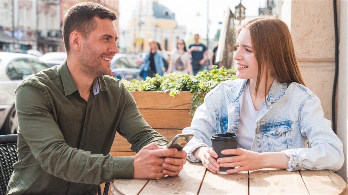 قبل الارتباط.. ما بين التعارف المنضبط والعلاقات المفتوحة.. أيهما يضمن استقرارك الأسري؟