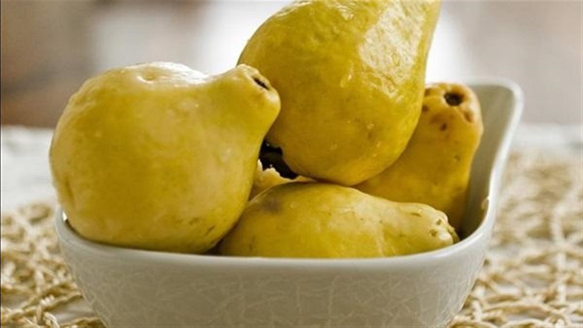 أبرز فوائد الجوافة وما هو التوقيت المثالي لتناولها؟