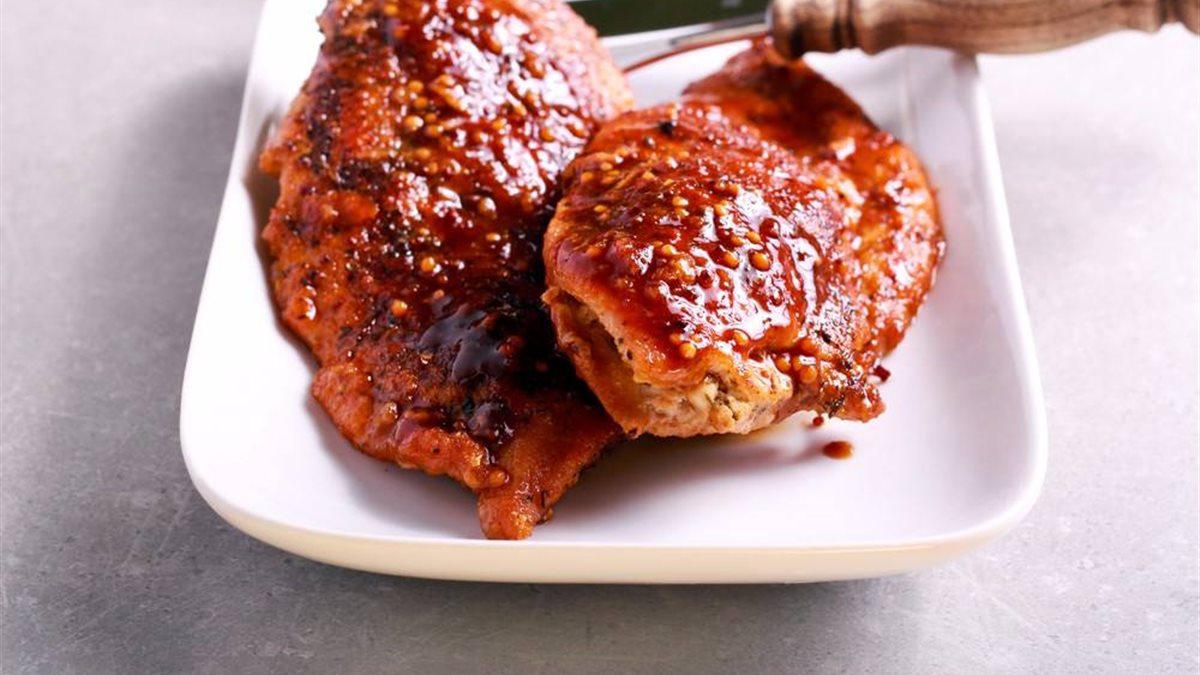 تناسب العزومات …طريقة عمل الدجاج المحمر بصوص الثوم بأقل تكاليف