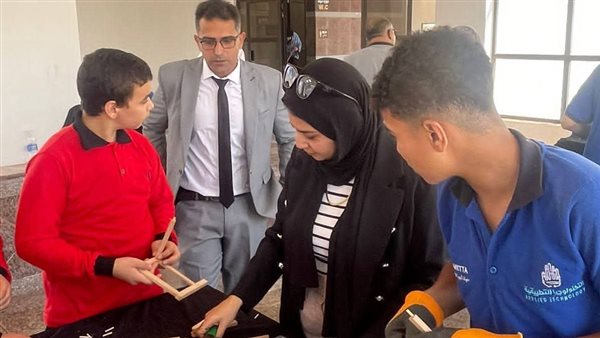 مدرسة دمياط الجديدة للتكنولوجيا التطبيقية تشارك بمهرجان صناعة الأثاث