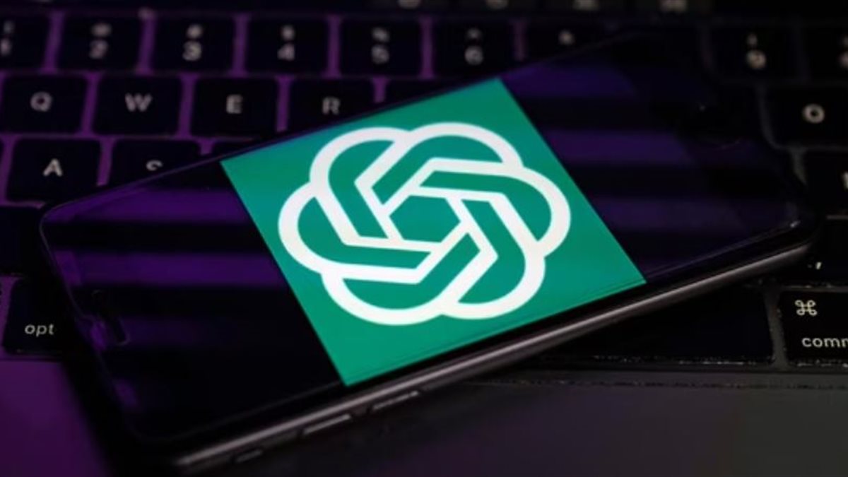 هل ستظهر إعلانات على ChatGPT قريبا؟ OpenAI توظف خبيرا لتحقيق الدخل