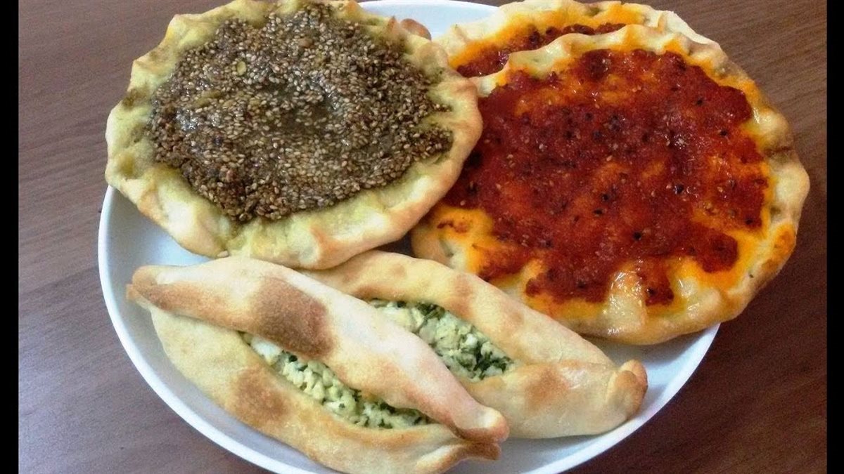 من قلب الشام.. خطوات سهلة لتحضير المناقيش بالزعتر في المنزل