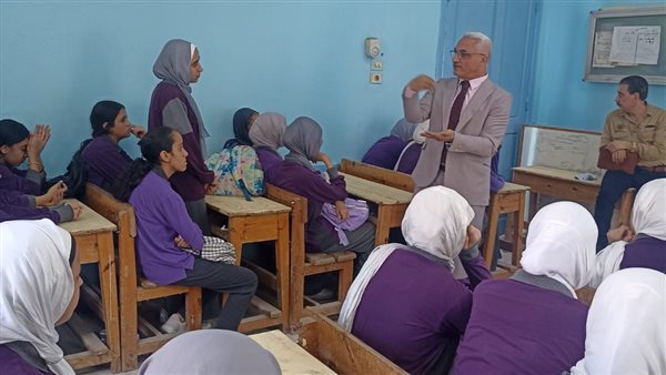 “تعليم القاهرة” توجه بتقديم الدعم للمعلمين لتنفيذ المناهج بشكل فعال