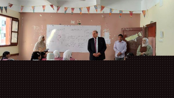 وكيل “تعليم قنا” يُشيد بالتزام “السيدة زينب الثانوية” بقواعد تأمين الأبواب