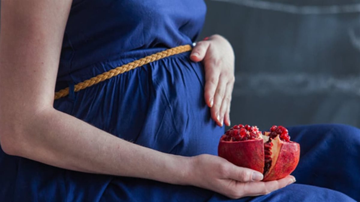 لماذا يُنصح بتناول الرمان أثناء الحمل؟.. إليكِ أبرز فوائده