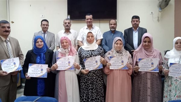 مدير تعليم سوهاج يكرم الفائزين في مسابقة “100 معلم متمكن ومبدع”