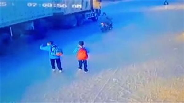 استغاثة أهالي “الخطاطبة” لعمل مطبات صناعية أمام المدارس بعد إصابة طفل بحادث