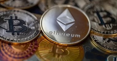 العملات الرقمية تنتعش بسبب الفائدة الأمريكية.. بيتكوين يقترب من 113 ألف دولار