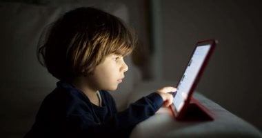 خبير بالأمن السيبرانى يحذر من تداول صور الأطفال عبر السوشيال ميديا