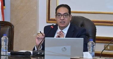 رئيس جامعة القاهرة: صرف 2000 جنيه مكافأة لجميع العاملين والهيئة المعاونة