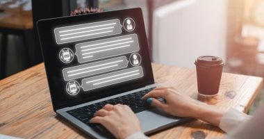 انتشار المعلومات المزيفة بروبوتات الذكاء الاصطناعى.. وهذه التطبيقات الأكثر تضليلا