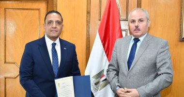 الدكتور أحمد عزمي عميدًا لكلية التجارة جامعة قناة السويس