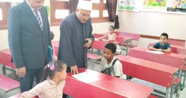 رئيس منطقة الإسماعيلية الأزهرية يتابع امتحانات القبول للمعاهد التجريبية