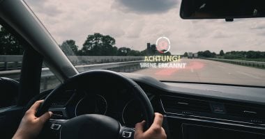 السيارات ترى الطريق وتتعلم سماعه.. AI جديد يضيف وعيا صوتيا للقيادة الذاتية