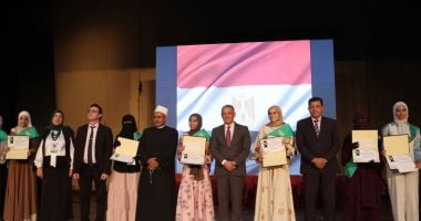 محافظ الإسماعيلية يكرم أوائل الشهادات العامة والأزهرية والتعليم الفنى