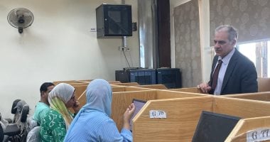 رئيس جامعة أسوان يتابع امتحانات الترم الثالث بكلية التمريض