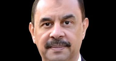توقيع عقود تأجير وحدتى إنتاج الملابس وتصنيع الورق بمجمع عرب بنى واصل بسوهاج