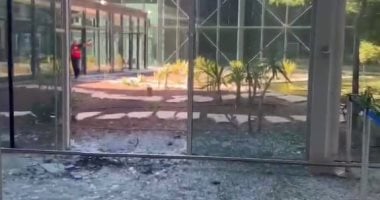 تحطم صالة الوصول في مطار رامون الإسرائيلي بسبب قصفه من اليمن.. صور