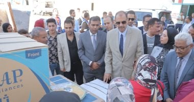 محافظ سوهاج يشهد توزيع 35 جهاز عروسة ومساعدات للفئات الأولى بالرعاية