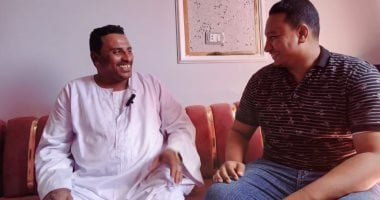 “محمود” مطرب فلكلور صعيدى بقنا: أرتجل الأغاني على المسرح وأحافظ على التراث
