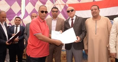 تسليم 100 وحدة سكنية بمشروع إسكان الطود المتعثر منذ 16 عاما.. صور