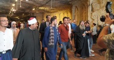 نائب محافظ سوهاج يصطحب 300 شاب وفتاة لزيارة الأديرة القبطية العريقة.. صور