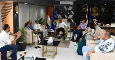 محافظ أسوان يستقبل وفد سفينة النيل للشباب العربى لتعزيز التبادل الثقافى