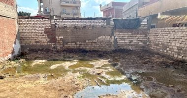 أهالى دست الأشراف يناشدون حل مشكلة الصرف الصحى.. والمحافظة ترد “صور”
