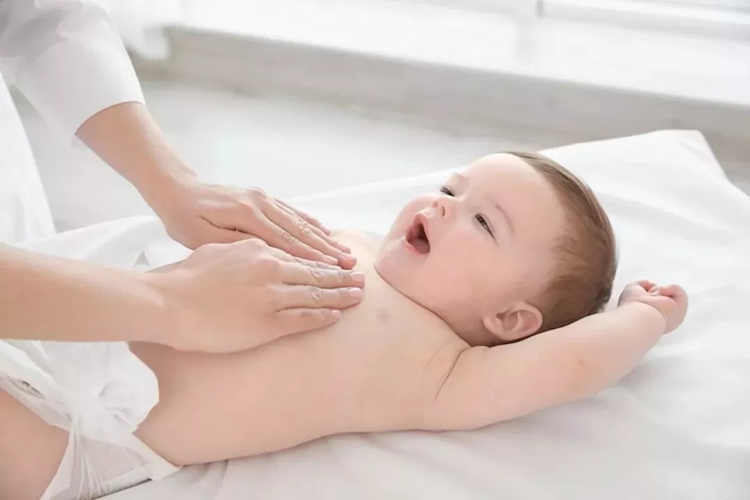 تدليك جسم الطفل بالسمن.. تجنبه لهذه الأسباب