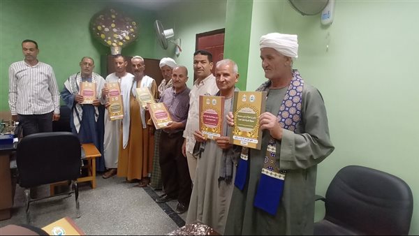 استكمال إجراءات تقنين أراضي أملاك الدولة وتسليم عقود للمستفيدين بأبنوب