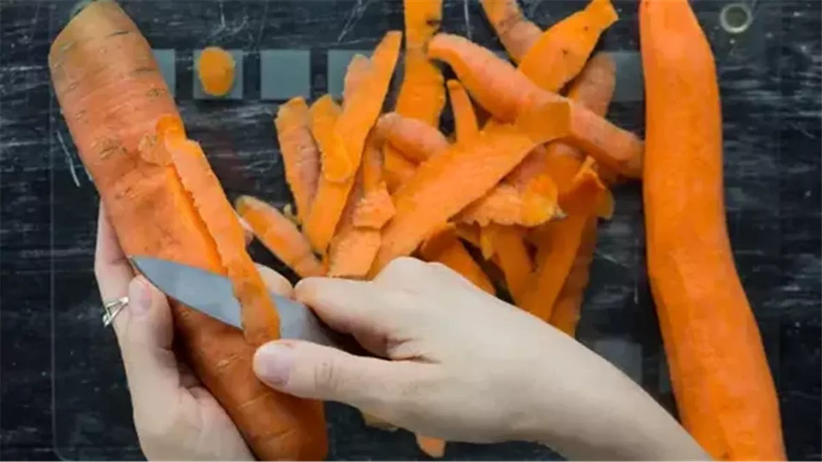 لا ترمِ قشور الجزر بعد اليوم.. إليك 5 طرق مبتكرة للاستفادة منها