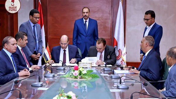 محافظ سوهاج يشهد توقيع بروتوكول التعاون مع البنك الأهلي المصري للتسويق للفرص الاستثمارية