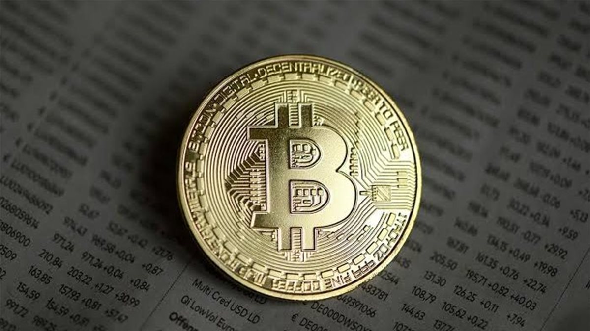 تراجع أسعار «بيتكوين» اليوم الجمعة.. كم سجلت العملة الرقمية؟