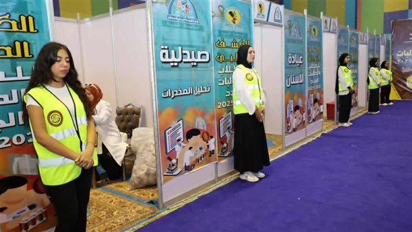 رئيس جامعة المنيا يتابع الكشف الطبي للطلاب الجدد استعدادا للعام الجامعي الجديد